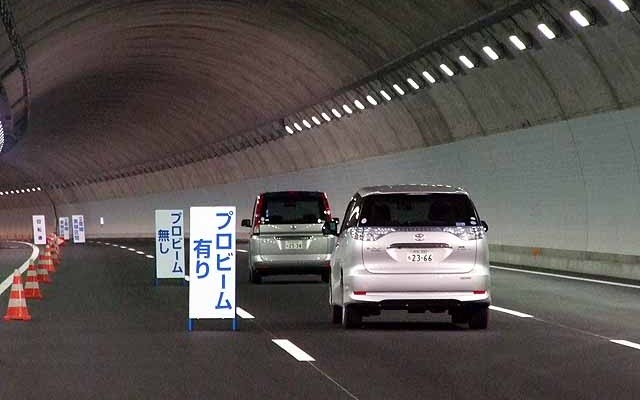 新たなトンネル照明の開発に向けた実証実験