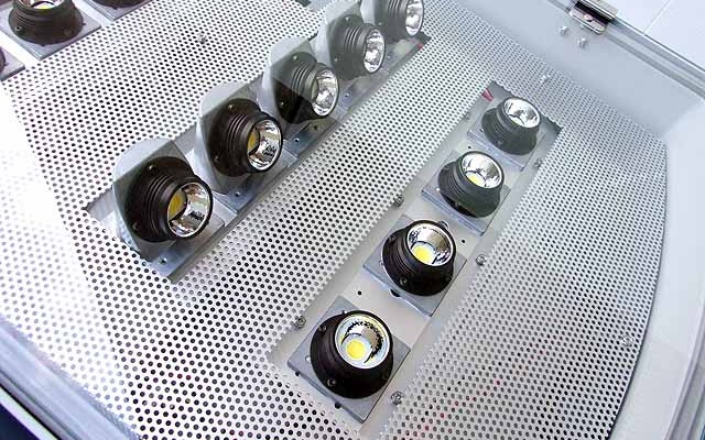 新たなトンネル照明の開発に向けた実証実験