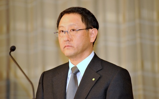 17日17時・トヨタ自動車東京本社ビルで会見に臨む豊田章男社長（撮影＝中島みなみ）