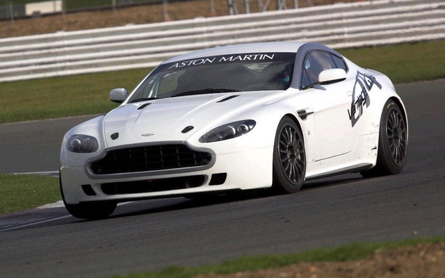 ヴァンテージ GT4