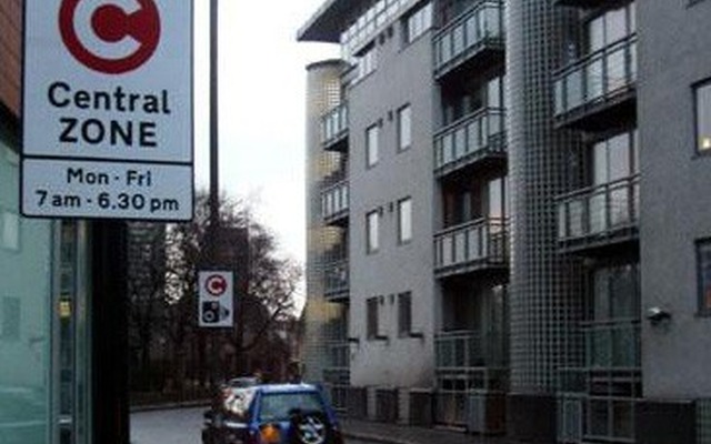 サダム・フセイン、バグダッド侵入の英軍車両1台につき5ポンドの課金