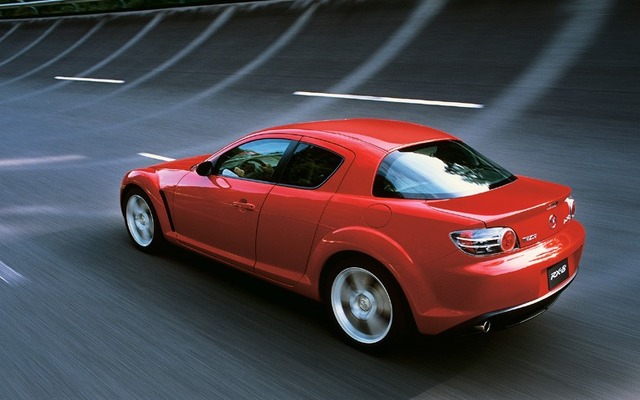 【マツダ『RX-8』写真蔵】独創的なスポーツカースタイリング