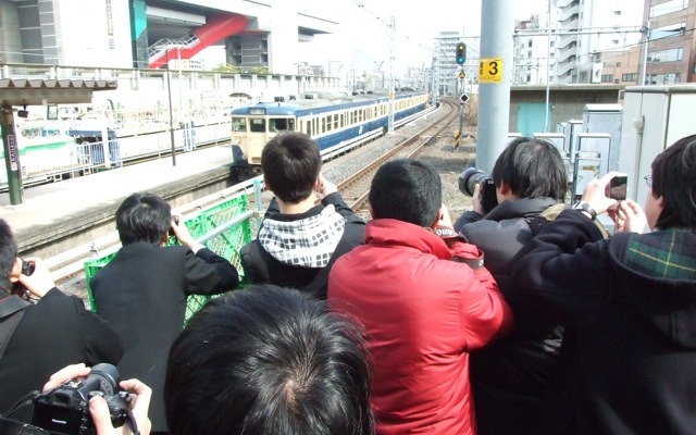 両国駅。最後の新聞輸送列車