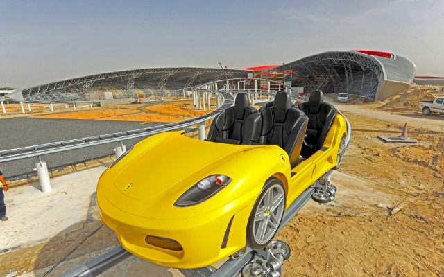 F430スパイダーを模したジェットコースター