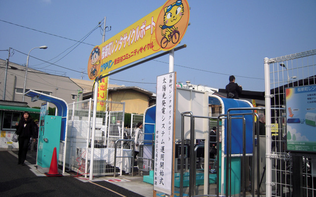 東急田園都市線桜新町駅北側にある駐輪場。通常のレンタサイクルも用意する。