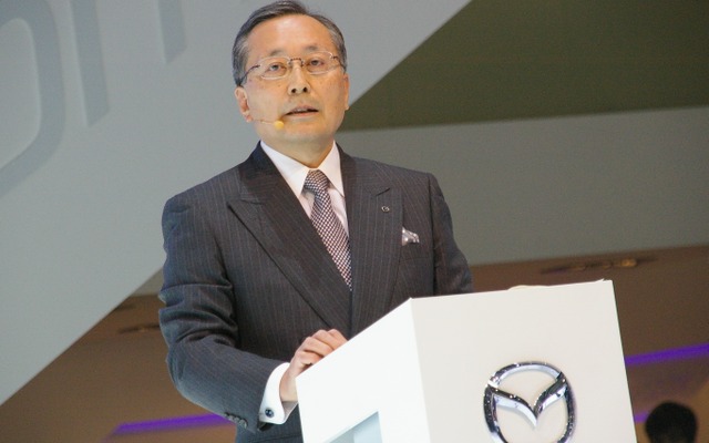 ジュネーブモーターショーでスピーチを行う山内孝社長（3月2日）