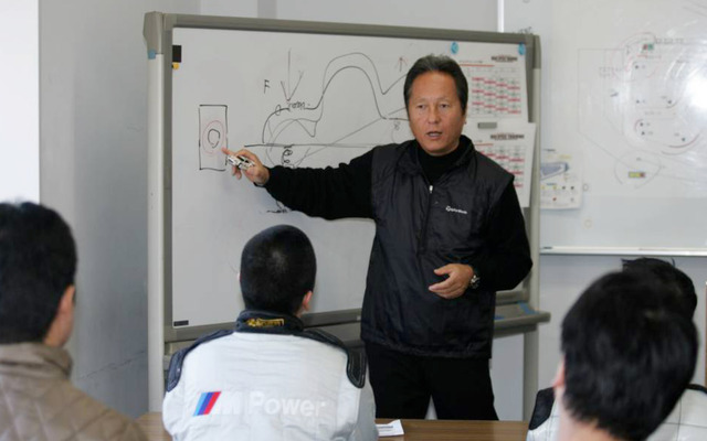 関谷正徳氏ほかプロドライバーからサーキット走行の指導を受けることができる