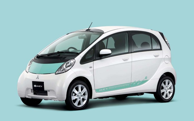 実態調査研究には既に30以上の企業・自治体の参加が決定、保有するEV・充電設備を活用しデータ収集を行う（写真は三菱i-MiEV）
