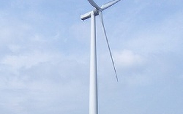 扇島風力発電所の発電設備。風車の高さは約123m