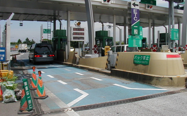 揺れる高速道路料金（※この料金所は無料区間ではありません）撮影＝中島みなみ