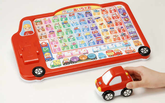 トミカの知育玩具「コロコロあそぼ！トミカおしゃべりあいうえお」
