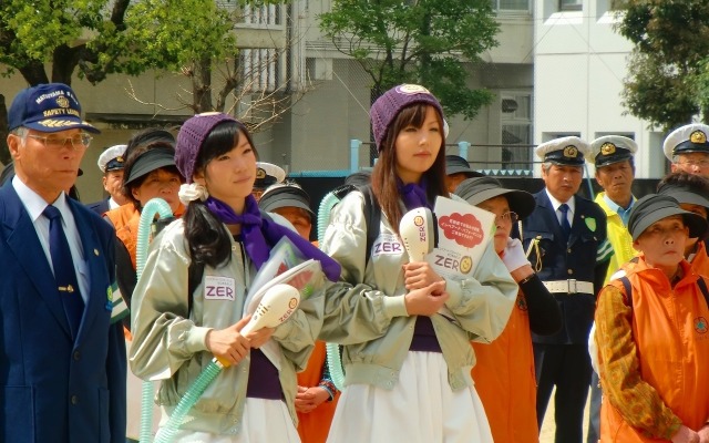6日、松山市の春の全国交通安全運動パレード出発式に参加する花粉バスターズ
