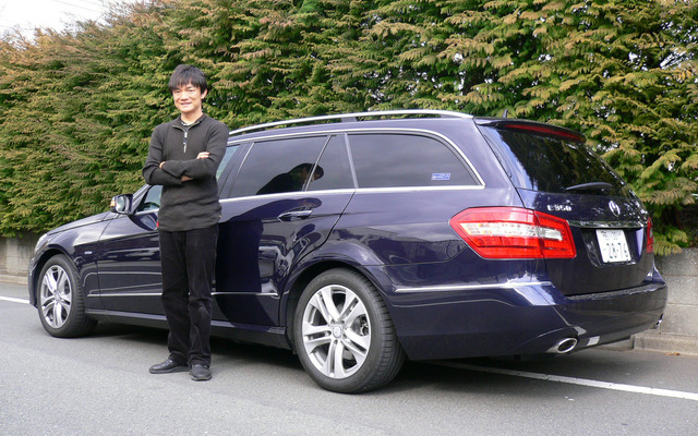 E350ブルーテック ステーションワゴンと岡本幸一郎氏