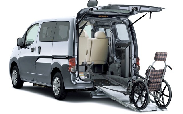 日産NV200バネット・チェアキャブ車いす2名仕様