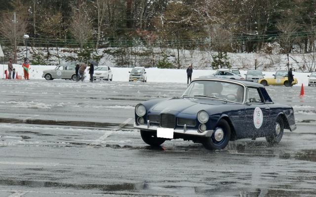 雪の中でジムカーナにトライする非常に珍しいファセルベガ・ファセリア。新車当時から日本にある車両である