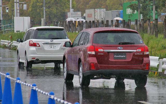 全車速追従機能付クルーズコントロールは完全停止まで行う。