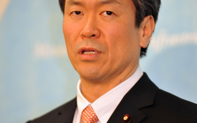 26日夕の定例記者会見に臨む馬淵国交副大臣（撮影＝中島みなみ）