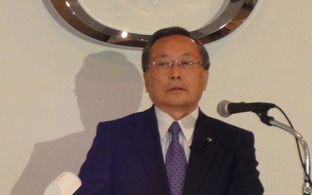 27日、決算発表会見での山下孝社長（写真＝池原照雄）