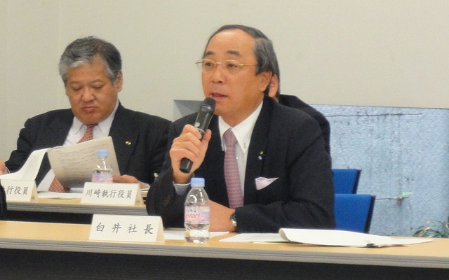 27日、決算発表会見での白井芳夫社長（写真＝池原照雄）