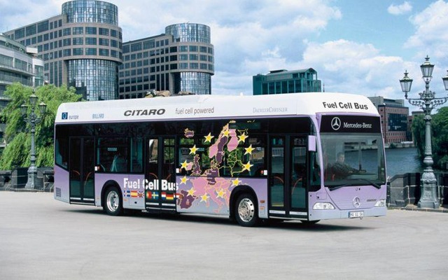 ダイムラーが燃料電池バスをマドリッド市に納入、世界初の営業運転