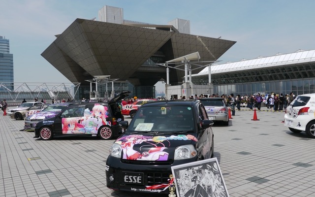 東京ビッグサイトでコスプレイベント開催、とあるアニメキャラや痛車が登場