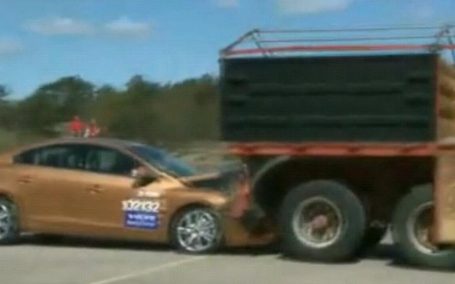 S60の自動ブレーキデモ