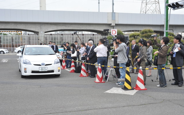 10日、尾久自動車学校（東京都小金井市）で実施された実車走行調査の様子（撮影＝中島みなみ）