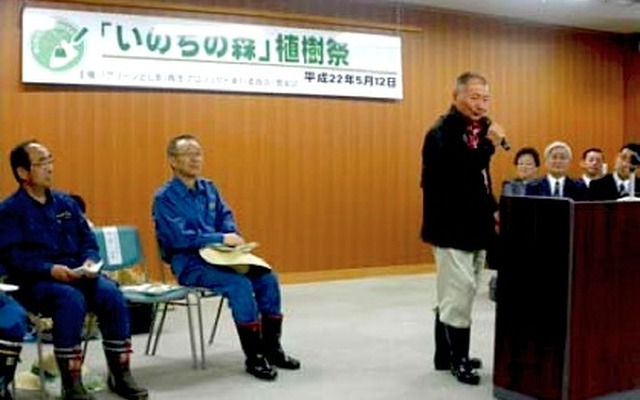 講演する植物生態学者の宮脇昭氏