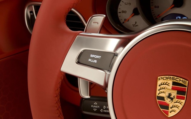 911ターボのパドルシフト付3本スポークステアリング