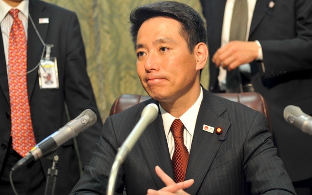 与党審議が進まず断念することになり憮然とした表情の前原国交相（18日・国会での記者会見で。撮影＝中島みなみ）