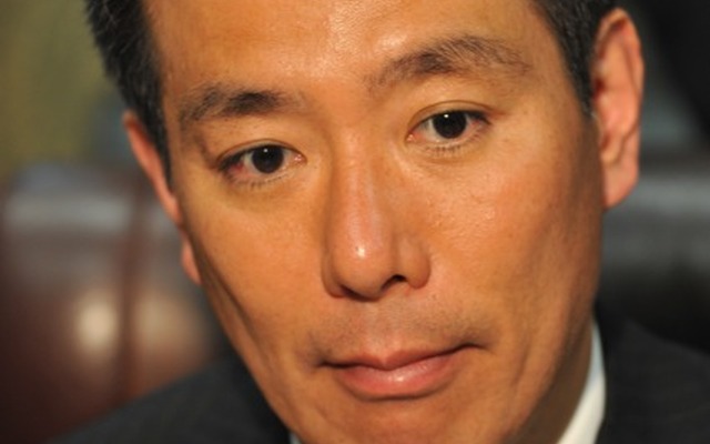 「新料金6月実施は難しい」と、前原国交相の顔色は冴えなかった。（18日・国会での会見で。撮影＝中島みなみ）