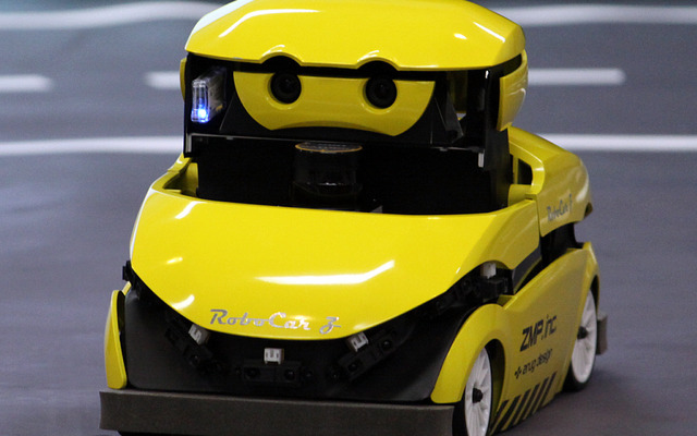 RoboCar（カバー付き）。デモでは、カバーなしの機体が走っていた