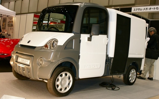 会場に展示されていたMEGAは、実用性の高いVANタイプのユニットを架装