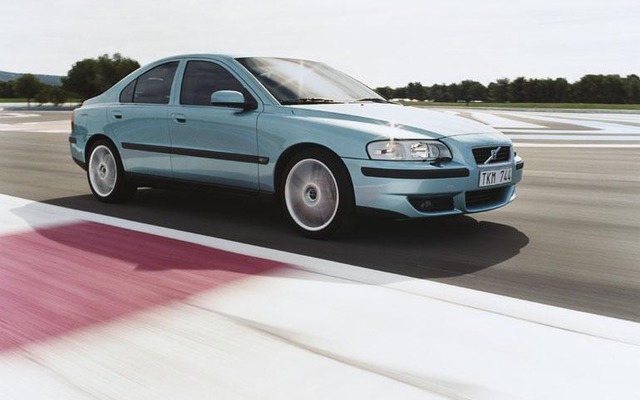 ボルボ伝統のRシリーズが復活、S60とV70に