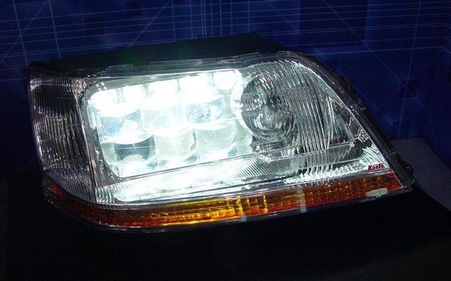 【人とくるまのテクノロジー】HIDの次は低電力＆高輝度のLEDだ