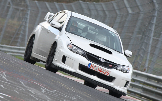 ニュルブルクリンクを走るインプレッサ WRX STI 4ドア