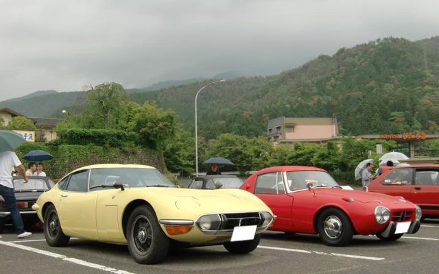 クラシックカーイベントでトヨタ車といえばこの2台、トヨタ2000GTとトヨタS800