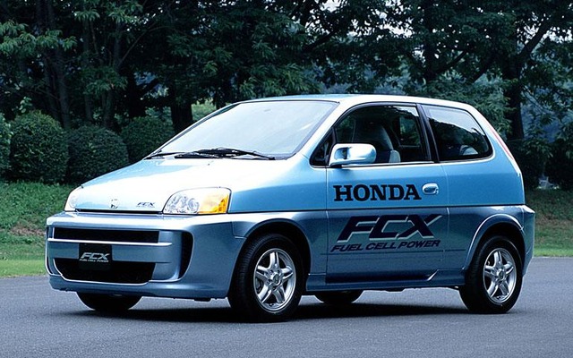 最新のエコカーに試乗できる!---エコカーワールド2003