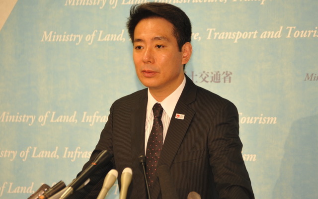 来年度の無料化予算増額を会見で話す前原国交相（22日・国交省内で）　撮影＝中島みなみ