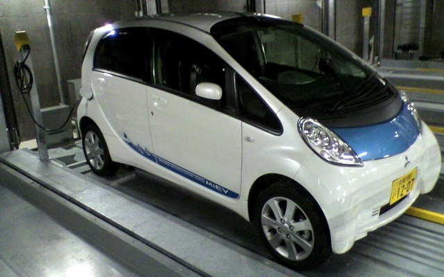 二・多段式機械式駐車場用充電システム