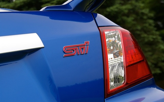 インプレッサWRX STI、プラズマブルー・シリカ