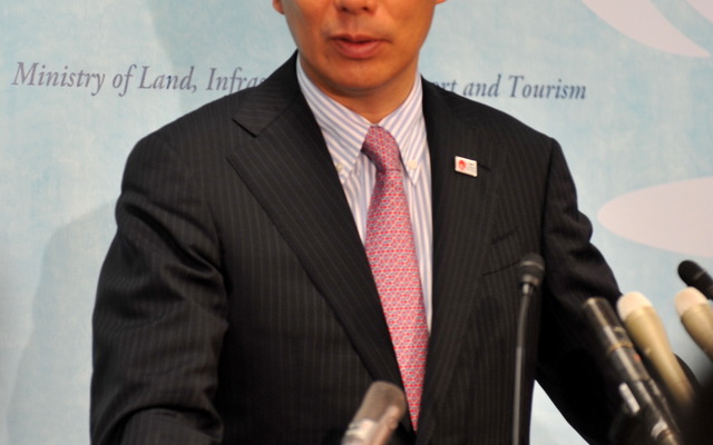 6日・閣議後会見　前原国交相　撮影＝中島みなみ