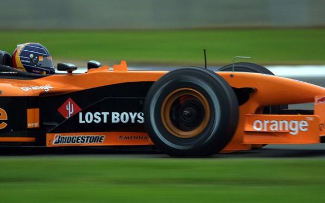破産したアロウズが、F1カーをオークションに