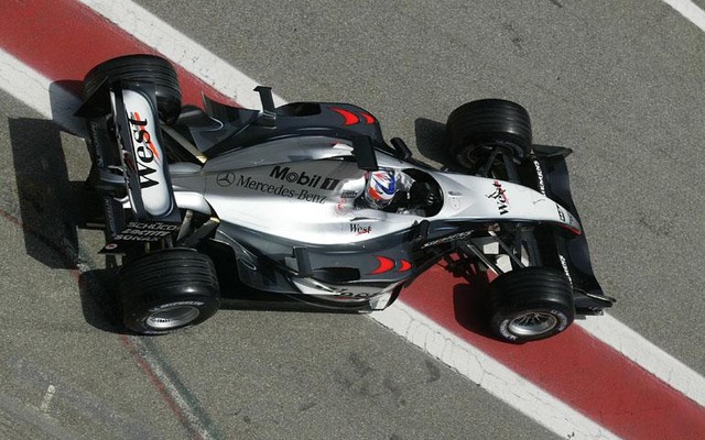マクラーレン「MP4-18」がテスト中に大クラッシュ