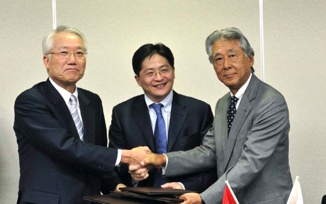 左から、野間口AIST理事長、ゾリグト・モンゴル鉱物資源・エネルギー大臣、河野JOGMEC 理事長