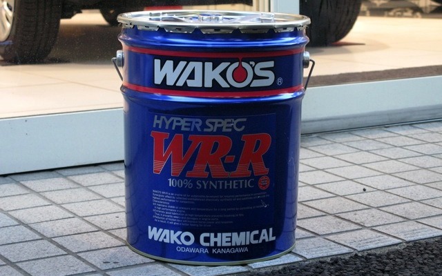 ワコーズが誇る4ストロークエンジンオイルの最高峰、100%化学合成オイルのWR-R