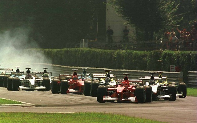 【F1イタリアGP 速報】大混乱のスタートと「偉大な」勝利