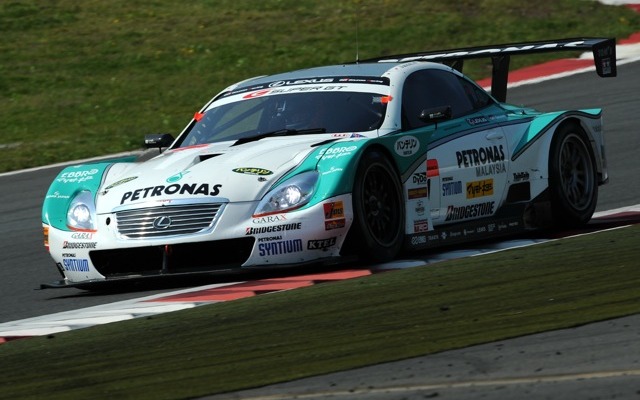 脇阪選手がドライブするPETRONAS TOM'S SC430