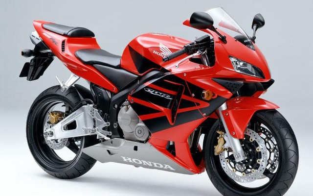 ホンダ、レースもできるスーパースポーツ『CBR600RR』を発売
