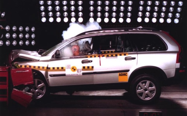 【ユーロNCAP】ボルボ『XC90』がPで最高の5ツ星を獲得★★★★★